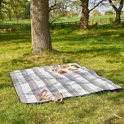 VonShef Picnic Blanket – Large 58” X 71” Soft Waterproof Folding Blanket